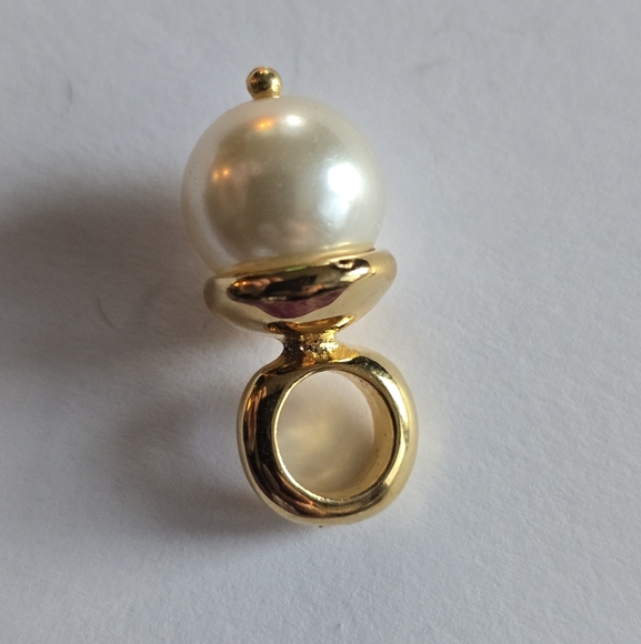 pendant white faux pearl gold tone metal charm pearlcore - Picture 7 of 8